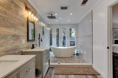 Bath - 13757 Seven Cedars Dr, Grass Valley, CA 95945 photo 3 of 6