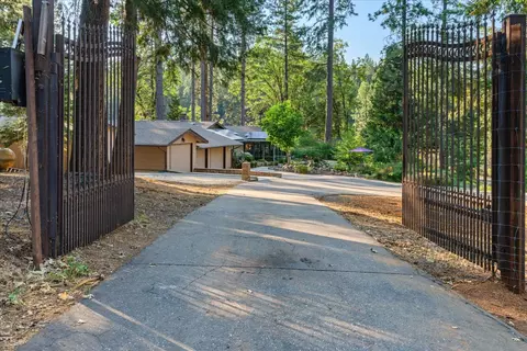 Exterior - 13757 Seven Cedars Dr, Grass Valley, CA 95945 photo 37 of 42