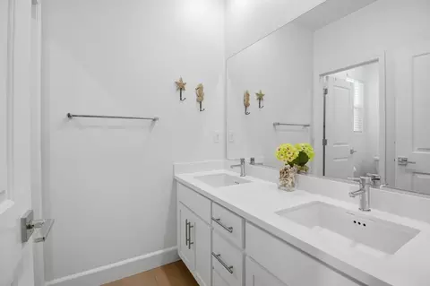 Bath - 2532 Azalea Ave, Tracy, CA 95376 photo 4 of 4
