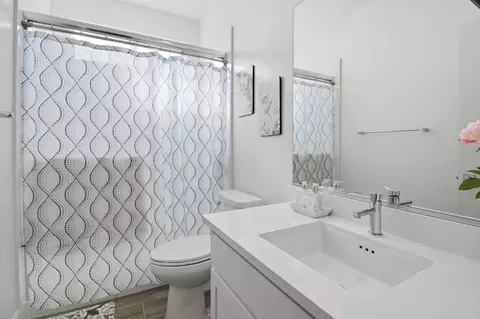 Bath - 2532 Azalea Ave, Tracy, CA 95376 photo 1 of 4
