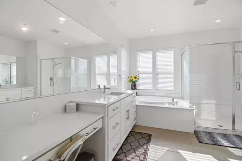 Bath - 2532 Azalea Ave, Tracy, CA 95376 photo 2 of 4