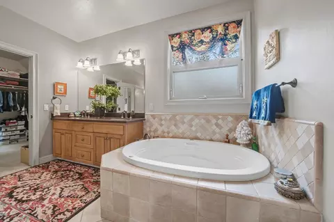 Bath - 1380 Knolls Dr, Copperopolis, CA 95228 photo 2 of 6