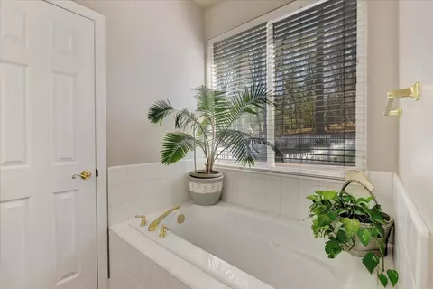 Bath - 13727 Alpha Ct, Grass Valley, CA 95949 photo 2 of 5