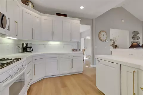 Kitchen - 13727 Alpha Ct, Grass Valley, CA 95949 photo 4 of 6