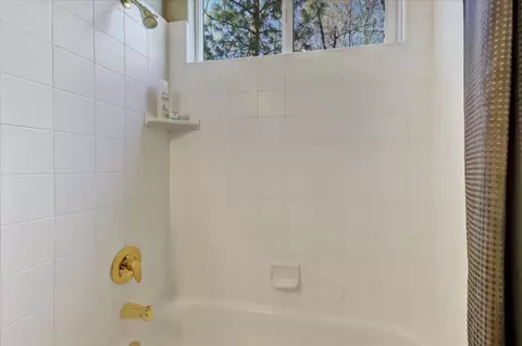 Bath - 13727 Alpha Ct, Grass Valley, CA 95949 photo 5 of 5