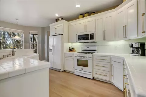 Kitchen - 13727 Alpha Ct, Grass Valley, CA 95949 photo 1 of 6