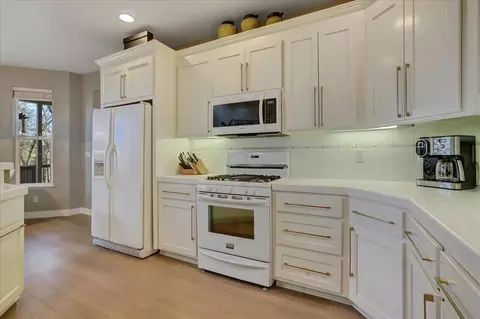 Kitchen - 13727 Alpha Ct, Grass Valley, CA 95949 photo 2 of 6