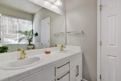 Bath - 13727 Alpha Ct, Grass Valley, CA 95949 photo 1 of 5