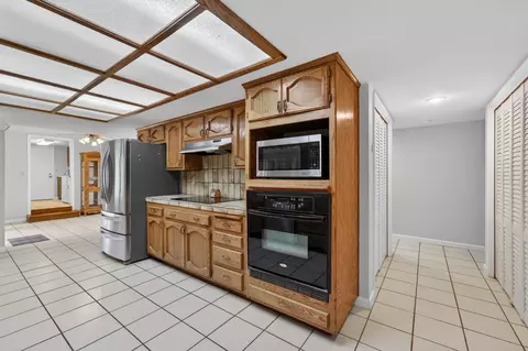 Kitchen - 9481 Oak Ave, Orangevale, CA 95662 photo 5 of 6