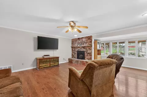 Living - 9481 Oak Ave, Orangevale, CA 95662 photo 2 of 4