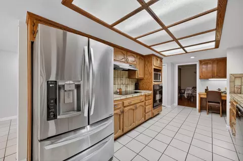 Kitchen - 9481 Oak Ave, Orangevale, CA 95662 photo 2 of 6