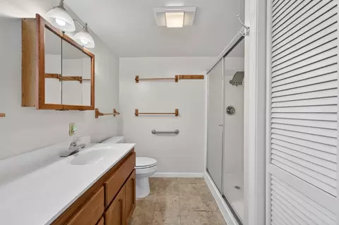 Bath - 9481 Oak Ave, Orangevale, CA 95662 photo 2 of 5