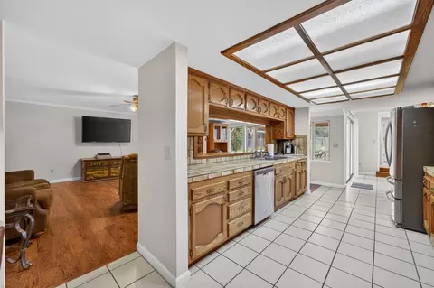 Kitchen - 9481 Oak Ave, Orangevale, CA 95662 photo 6 of 6