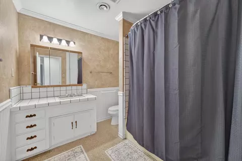 Bath - 9481 Oak Ave, Orangevale, CA 95662 photo 3 of 5