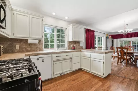 Kitchen - 11002 Ball Rd, Grass Valley, CA 95949 photo 3 of 4