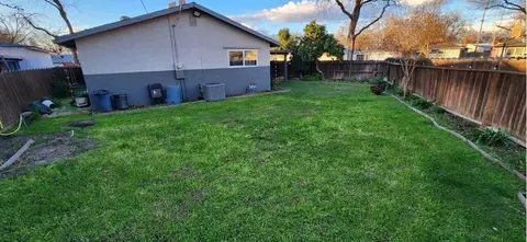 Exterior - 1908 Debonaire Ct, Modesto, CA 95350 photo 9 of 14