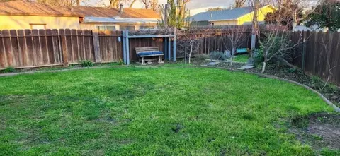 Exterior - 1908 Debonaire Ct, Modesto, CA 95350 photo 11 of 14