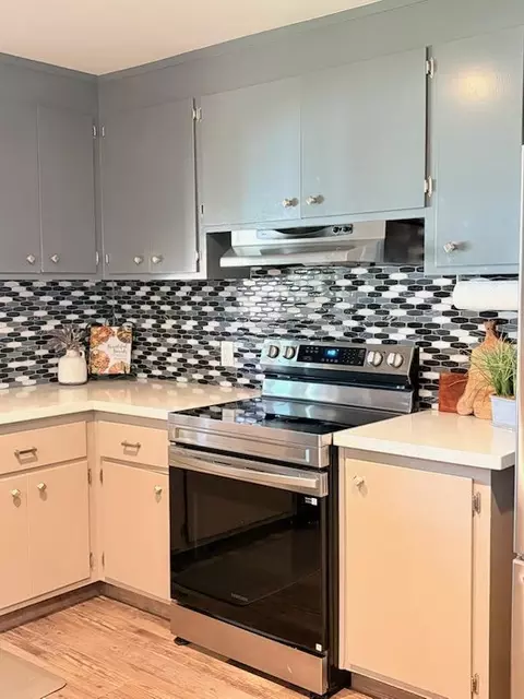 Kitchen - 1908 Debonaire Ct, Modesto, CA 95350 photo 1 of 3