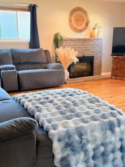 Living - 1908 Debonaire Ct, Modesto, CA 95350 photo 1 of 1