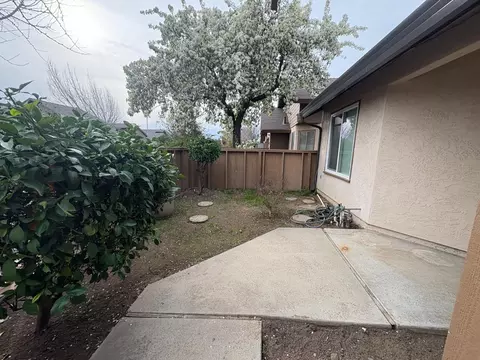 1829 Oak Leaf Dr, Modesto, CA 95354 photo 2