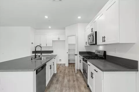 Kitchen - 1496 Crimson, Manteca, CA 95336 photo 4 of 4