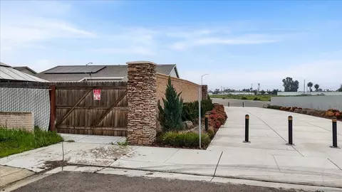 Exterior - 1496 Crimson, Manteca, CA 95336 photo 13 of 14