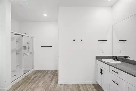 Bath - 1496 Crimson, Manteca, CA 95336 photo 3 of 3