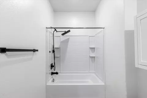 Bath - 1496 Crimson, Manteca, CA 95336 photo 2 of 3