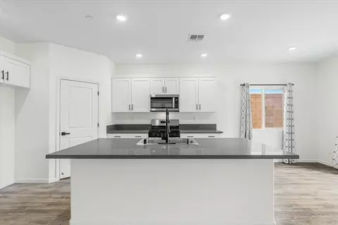 Kitchen - 1496 Crimson, Manteca, CA 95336 photo 3 of 4