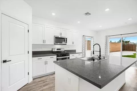 Kitchen - 1496 Crimson, Manteca, CA 95336 photo 2 of 4
