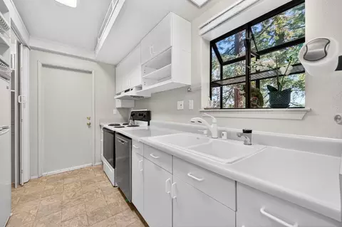 Kitchen - 26630 County Road 98, Davis, CA 95616 photo 6 of 7
