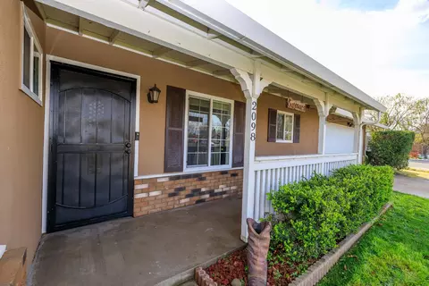 2098 Joett Dr, Turlock, CA 95380 photo 2