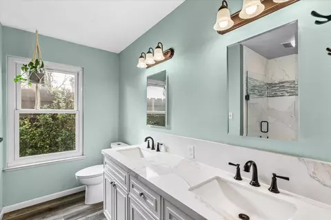 Bath - 3909 Trillium Ave, Modesto, CA 95356 photo 5 of 7