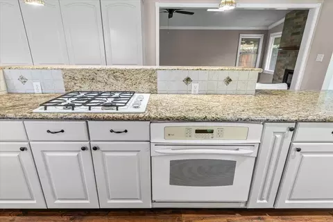 Kitchen - 3909 Trillium Ave, Modesto, CA 95356 photo 6 of 7