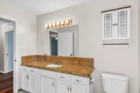 Bath - 3909 Trillium Ave, Modesto, CA 95356 photo 4 of 7