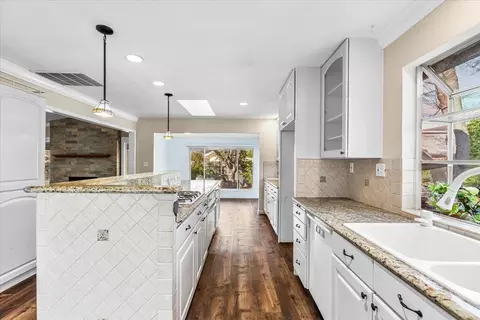 Kitchen - 3909 Trillium Ave, Modesto, CA 95356 photo 5 of 7