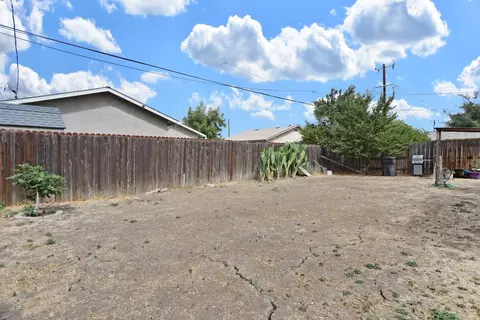 Exterior - 2337 E Alpine Ave, Stockton, CA 95205 photo 7 of 8