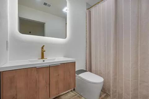 Bath - 3129 Nightingale Dr, Modesto, CA 95356 photo 1 of 2