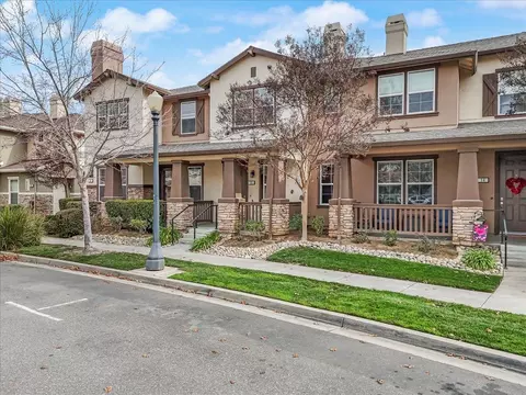 575 Wild Stallion Dr #15, Oakdale, CA 95361