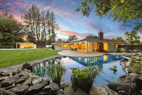 101 W Gibson Rd, Woodland, CA 95695