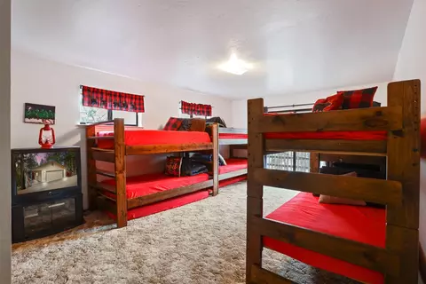 Bedroom - 25489 Bambi Ln, Long Barn, CA 95335 photo 5 of 10