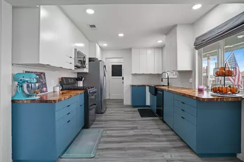 Kitchen - 832 Jackson St, Winters, CA 95694 photo 2 of 7