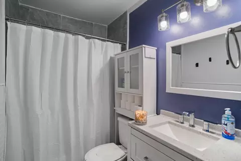 Bath - 832 Jackson St, Winters, CA 95694 photo 2 of 2