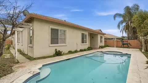 2271 Robert Gabriel Dr, Tracy, CA 95377