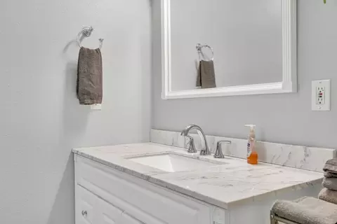 Bath - 2274 Sand Ridge Rd, Placerville, CA 95667 photo 8 of 9