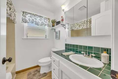 Bath - 2274 Sand Ridge Rd, Placerville, CA 95667 photo 1 of 9