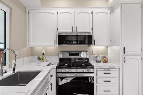 Kitchen - 320 Accipiter Ct, Tracy, CA 95376 photo 1 of 2