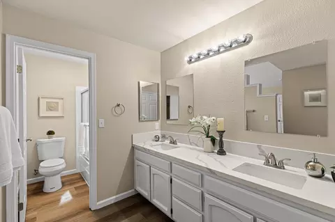 Bath - 320 Accipiter Ct, Tracy, CA 95376 photo 3 of 5