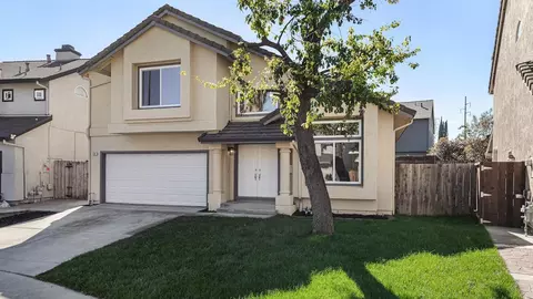 Exterior - 320 Accipiter Ct, Tracy, CA 95376 photo 4 of 8