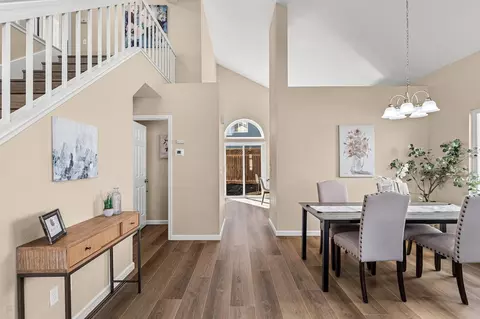 Entry Way - 320 Accipiter Ct, Tracy, CA 95376 photo 3 of 6